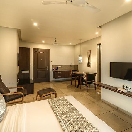 Budget Inn Bellevue Surat Exterior photo