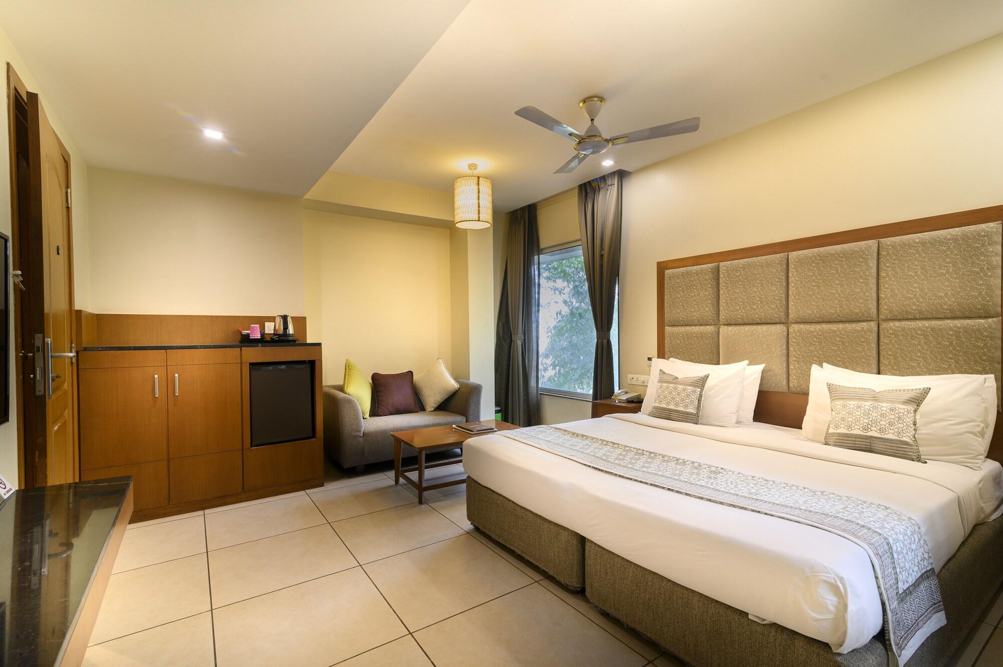 Budget Inn Bellevue Surat Exterior photo