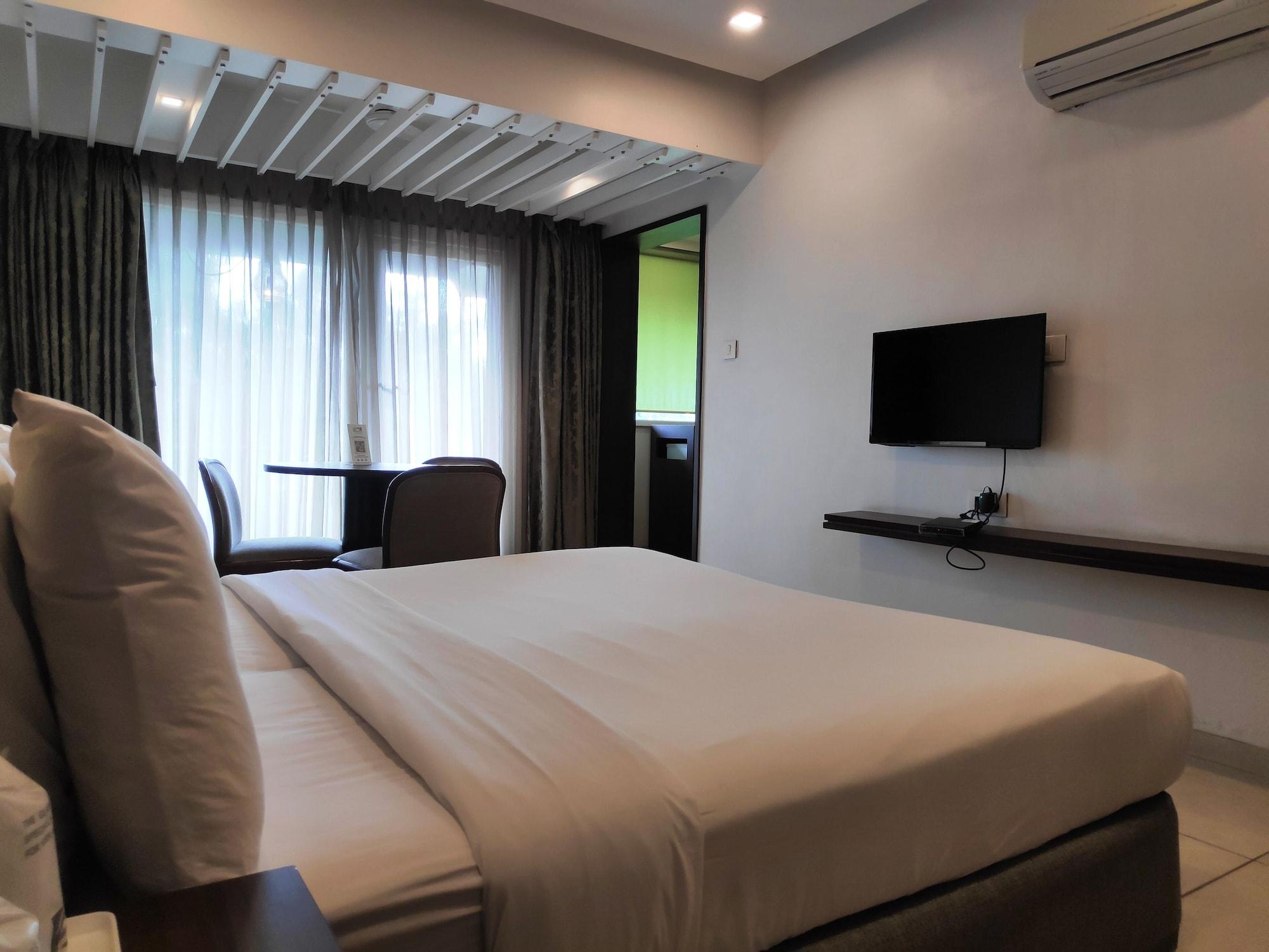Budget Inn Bellevue Surat Exterior photo