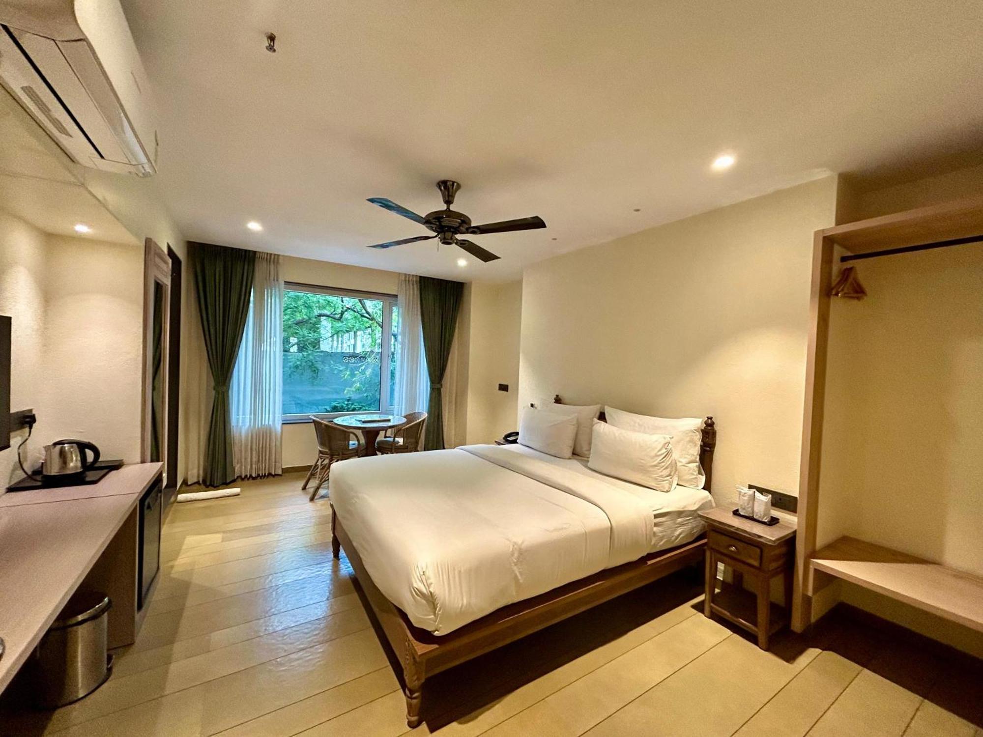 Budget Inn Bellevue Surat Exterior photo