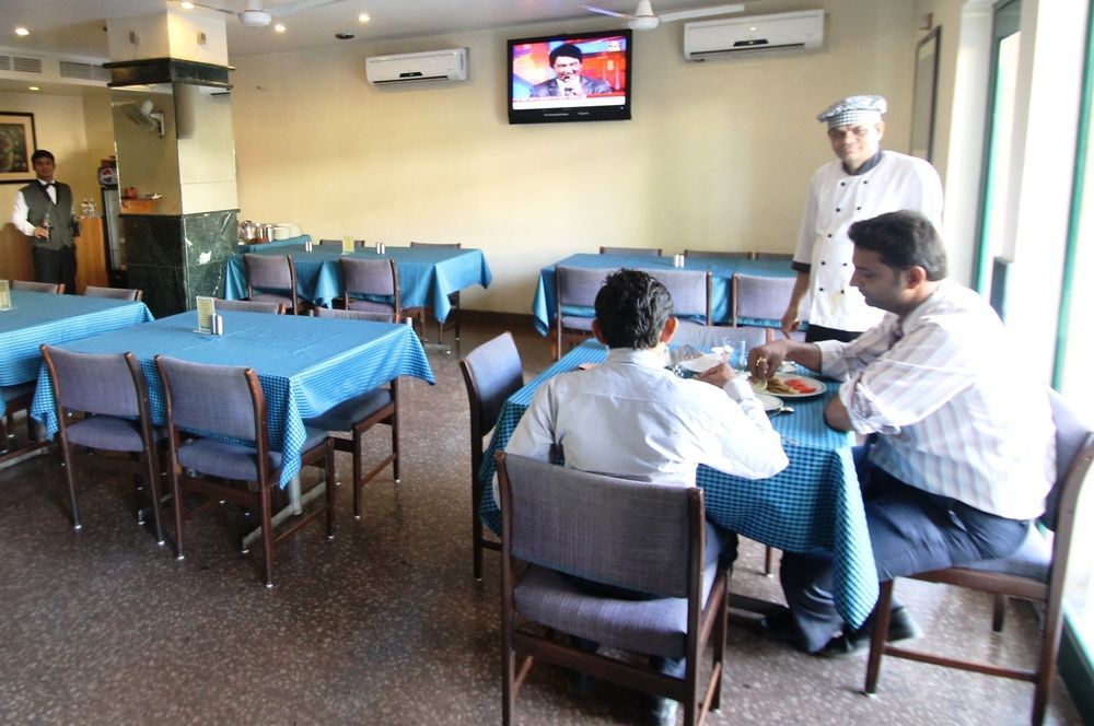 Budget Inn Bellevue Surat Exterior photo