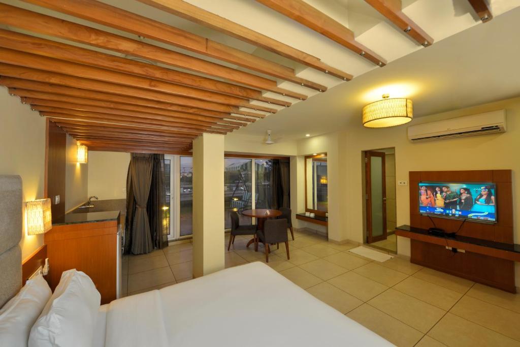 Budget Inn Bellevue Surat Room photo