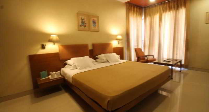 Budget Inn Bellevue Surat Exterior photo