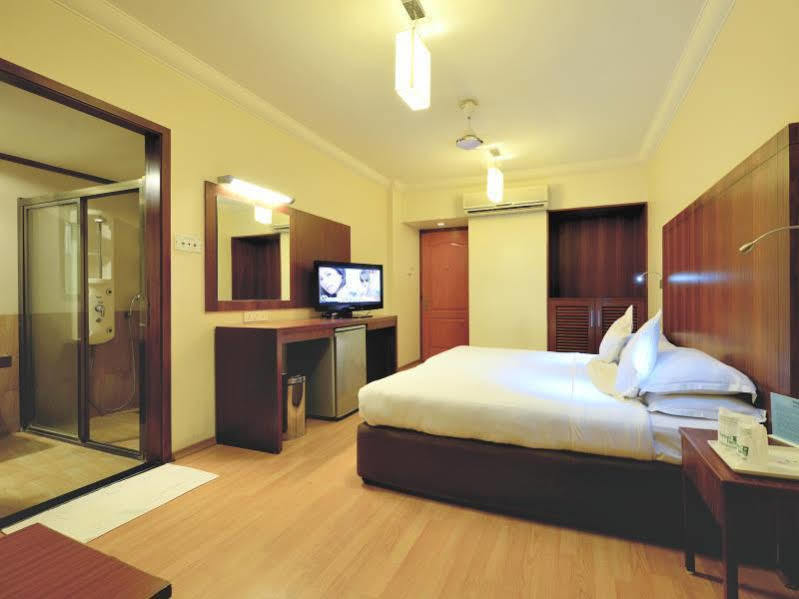 Budget Inn Bellevue Surat Exterior photo